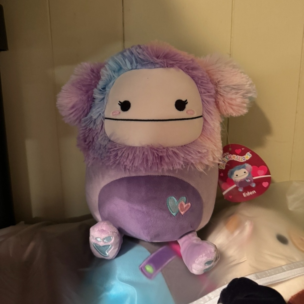 8” Eden Bigfoot Squishmallow